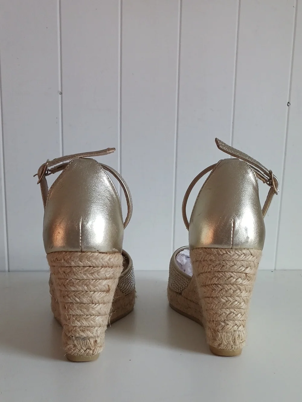 L.K.BENNETT GOLD STRAW WEDGES SANDALS.